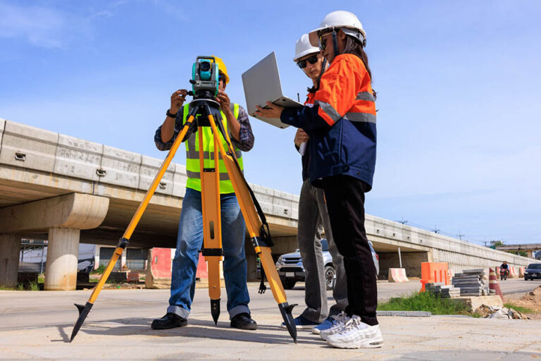 What to Look for in a Licensed Land Surveyor Before Starting a Project